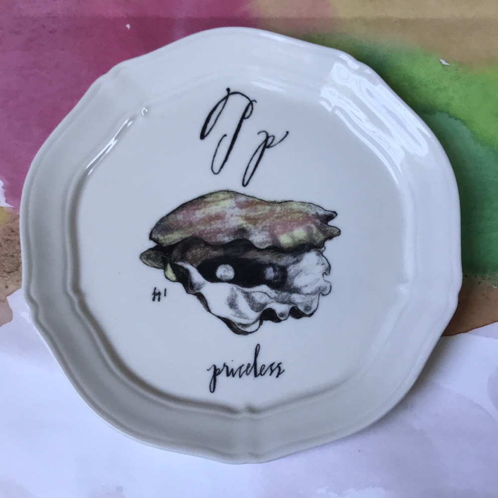 🦪Anthropologie Linea Carta Calligrapher Diva Pyari P Plate Priceless Pearl - Picture 9 of 16